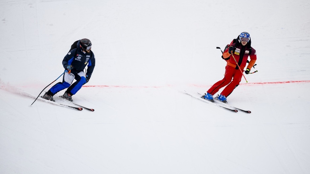 Descente annulée : Odermatt et Sarrazin dévalent la piste ensemble