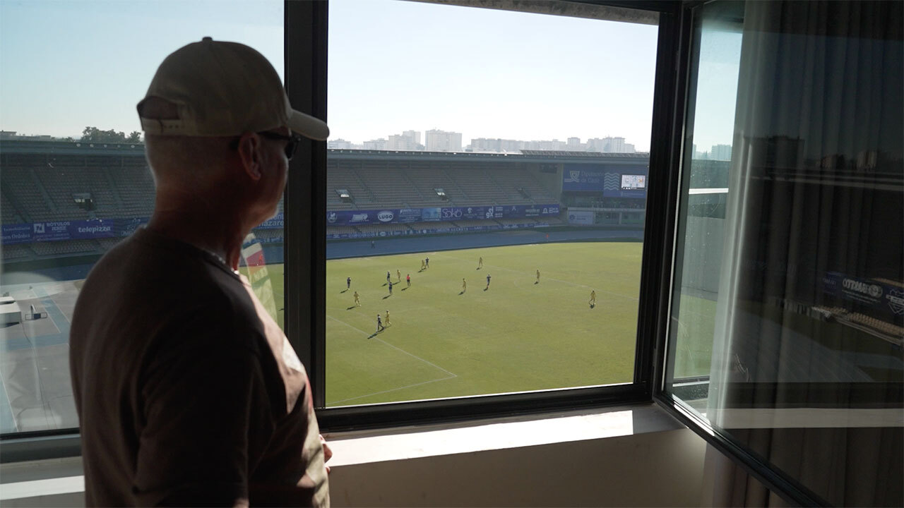 Dieser Nati-Fan kann vom Bett aus ins Stadion gucken