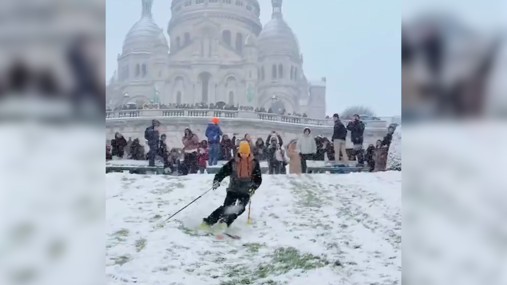 Schneegestöber in Paris: Ärger auf der Strasse und Schneesport am Montmartre
