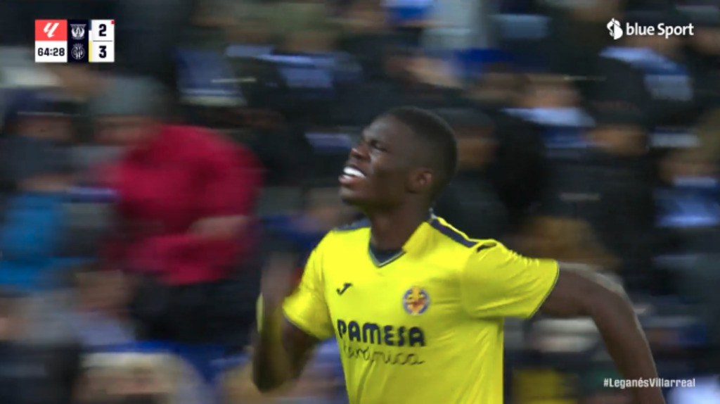 Ex-FCB-Spieler Barry schiesst Gegner mit Hattrick ab