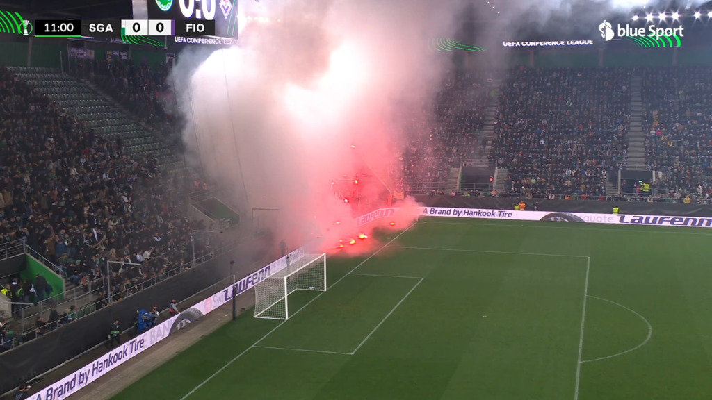 Fiorentina-Fans sorgen mit Pyros für Unterbruch