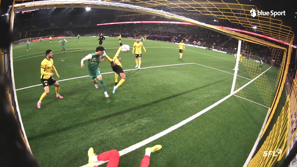 Raveloson sieht nach VAR-Intervention Rot