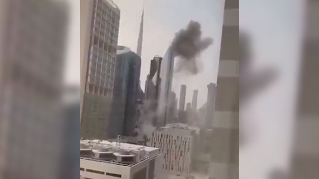Iranische Drohne trifft Gebäude in Dubai