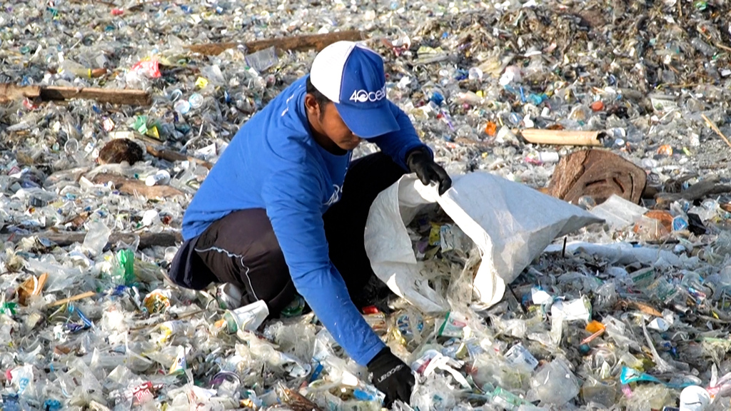 Traumstrände werden auf Bali zu riesigen Müllhalden