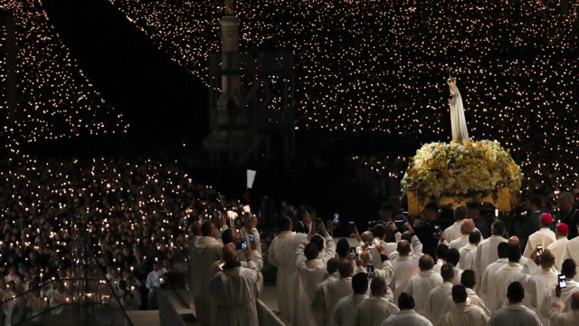 Gänsehaut unter freiem Himmel – Die Bilder der Fatima-Prozession ziehen Millionen in ihren Bann