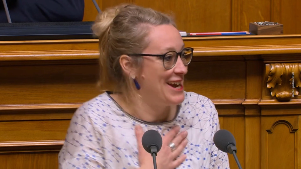 Aline Trede (Grüne) macht Roger Nordmann zum SVPler