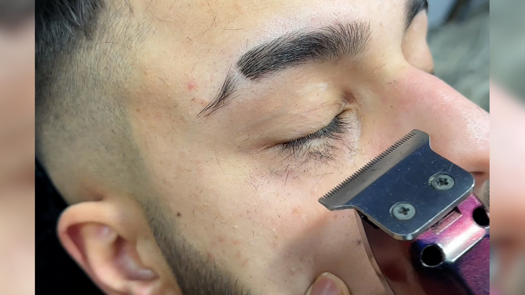 Zweifelhafter TikTok-Trend: Mnner rasieren ihre Wimpern ab  um maskuliner  zu wirken | blue News