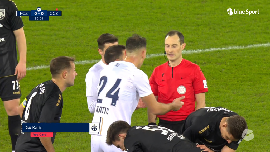 26. Minute: «Sackgrobes Foul» – nun fliegt auch FCZ-Katic vom Platz