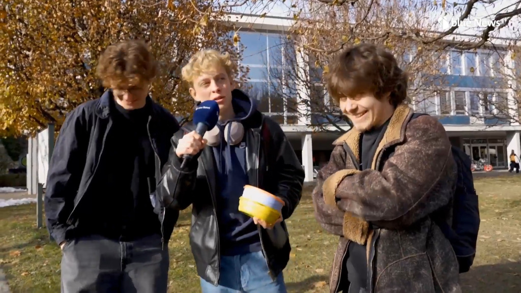 Une Saint-Nicolas au balcon de la cathédrale de Fribourg ?