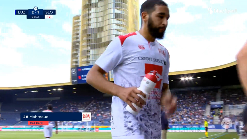 Elies Mahmoud crache sur un adversaire