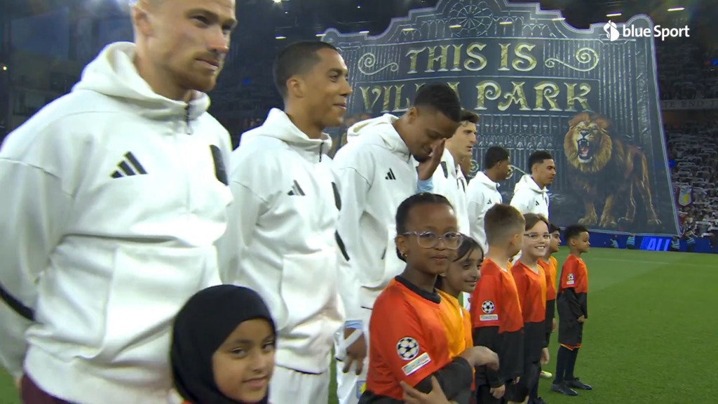 Incroyable bourde : Aston Villa joue le mauvais hymne !