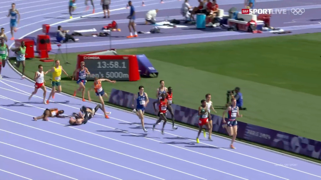 Lobalu kommt im Vorlauf über 5000 m zu Fall