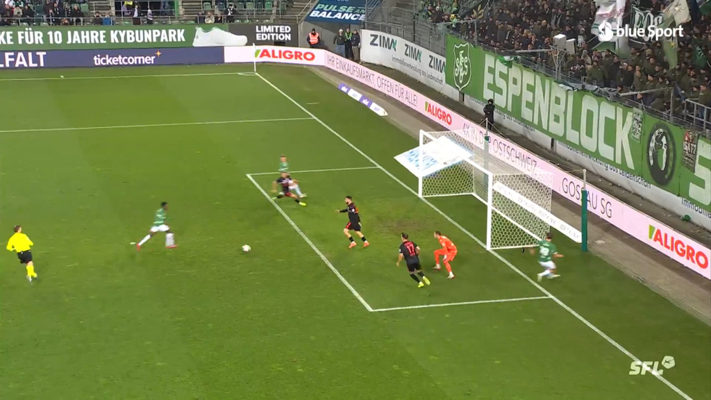 St.Gallens Baldé trifft das leere Tor nicht