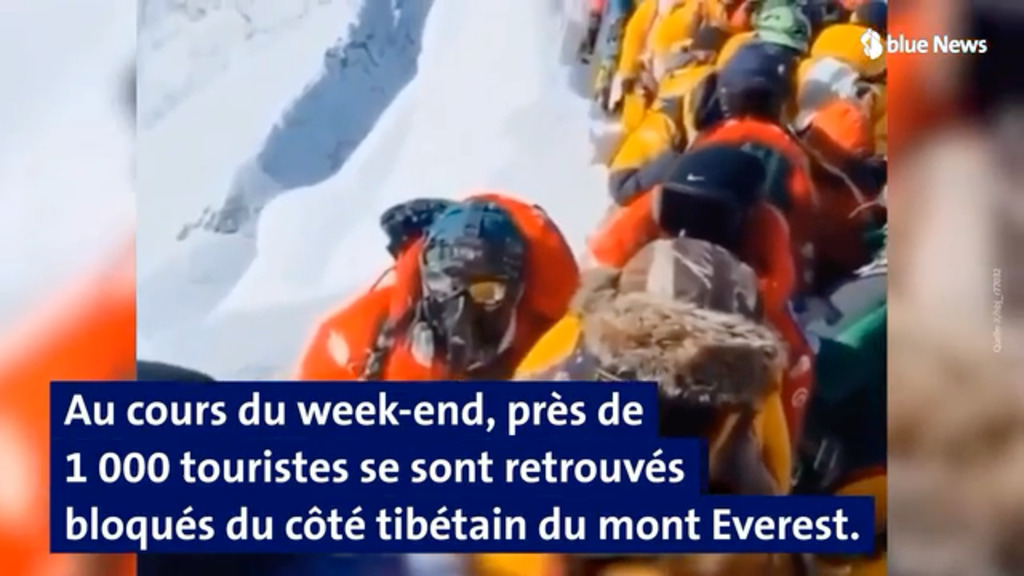Everest: un millier d'alpinistes coupés du monde à 4'900 mètres!