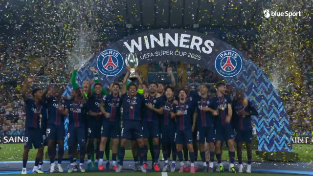 PSG nimmt den Supercup-Pokal in Empfang