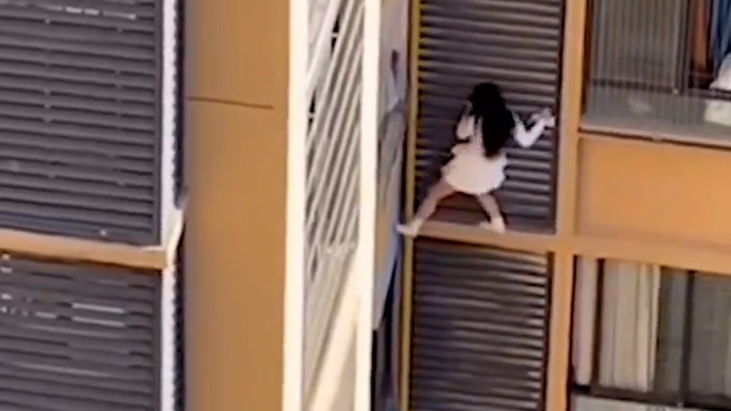 Hier flüchtet die Geliebte aus dem Fenster im 10. Stock