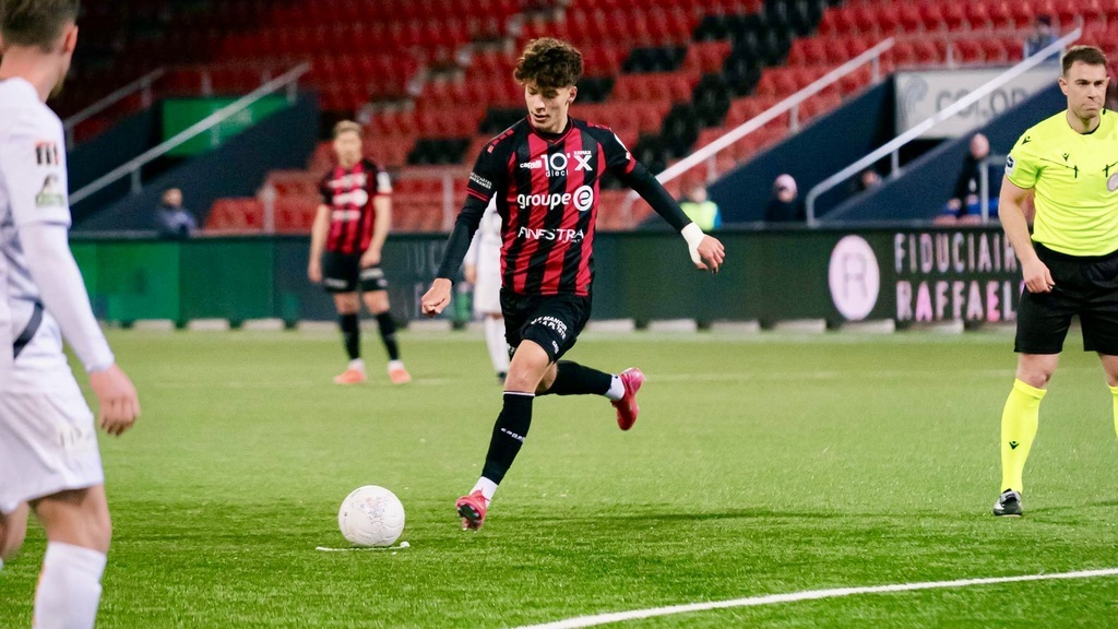 Mit diesem Tor macht sich Altin Azemi zum jüngsten Challenge-League-Torschützen