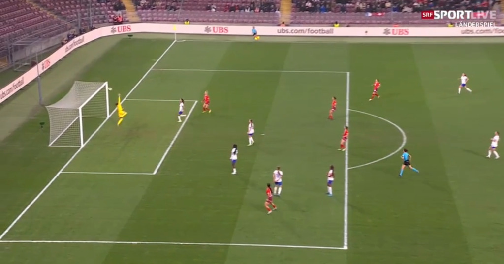 Naomi Luyet schiesst die Nati mit ihrem Debüt-Traum-Tor zum Sieg