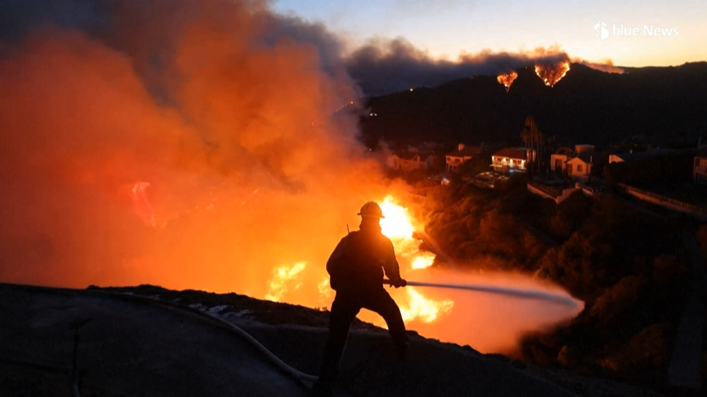 Violent incendie aux portes de Los Angeles, des milliers d'évacuations