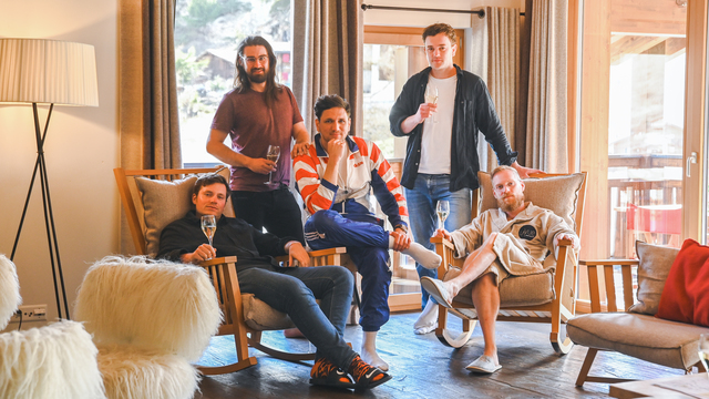 «Lassen es uns hier sehr gut gehen»: So wild geht es in einer Zermatter Band-WG zu und her