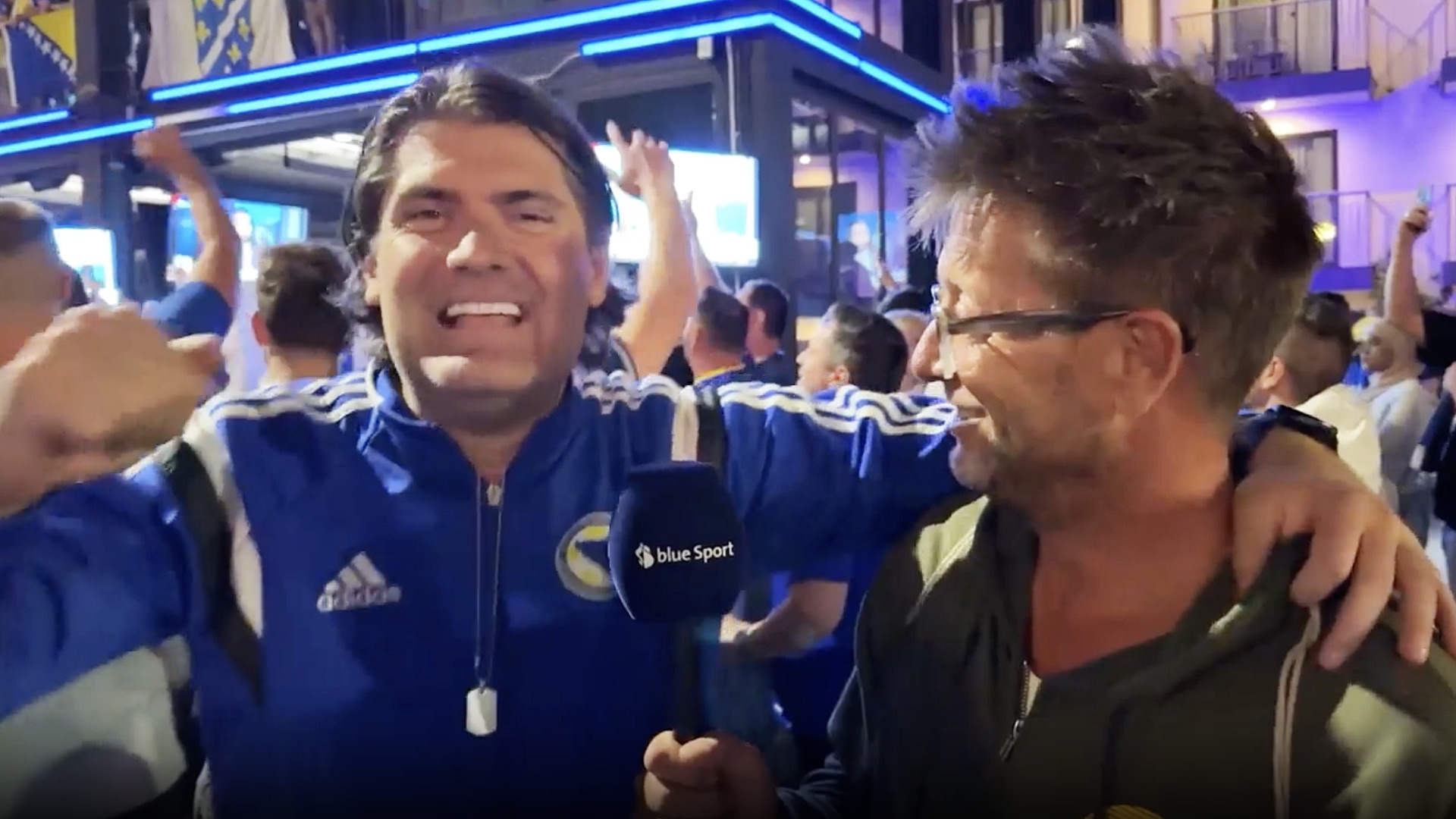 Bosnien-Fans nehmen vor Schweiz-Spiel Los Angeles ein