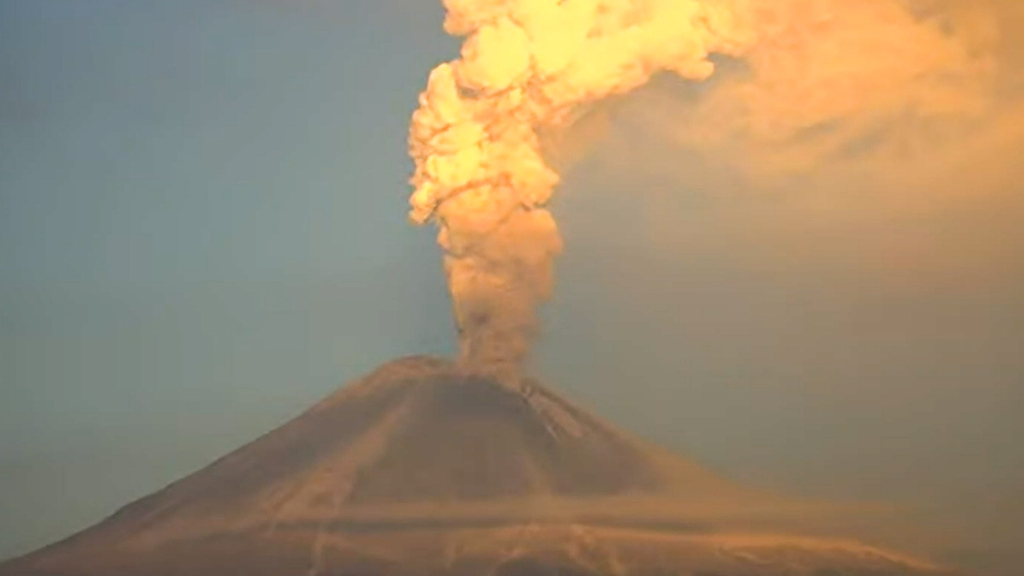 Über neun Kilometer hoch // Vulkan «El Popo» stosst riesige Aschewolke aus