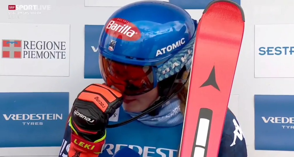 Shiffrin bricht beim Interview nach ihrem 100. Weltcup-Sieg in Tränen aus