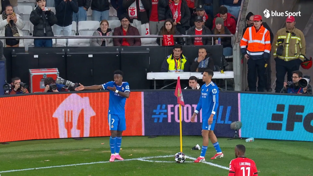 Viní colpito da una bottiglia d'acqua