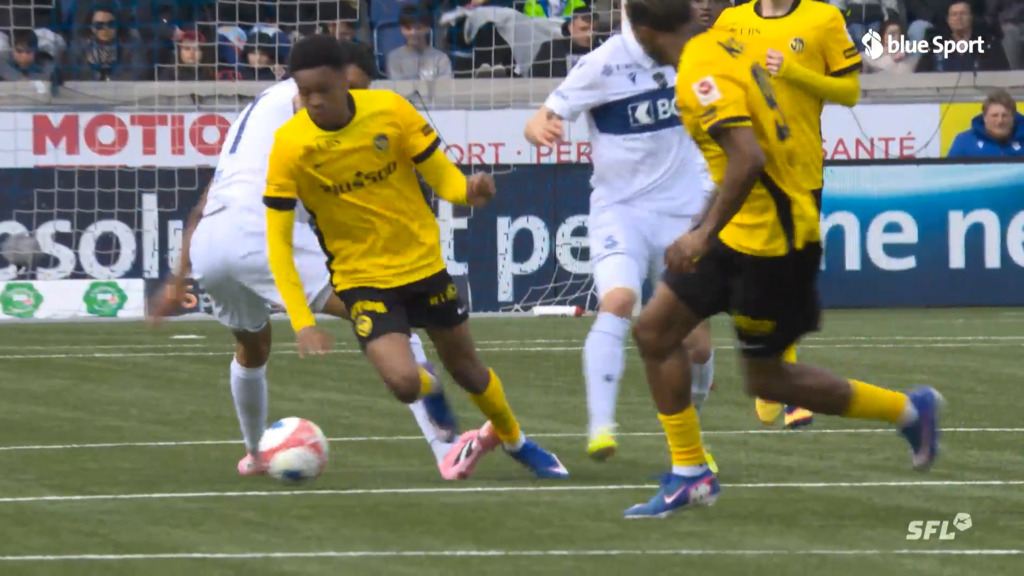 Sow fliegt nach hartem Foul vom Platz