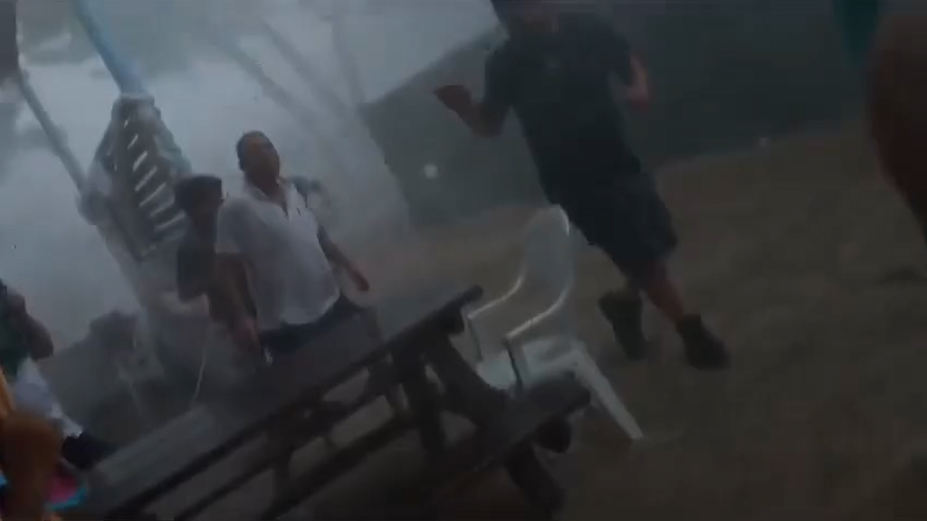 Italienische Ferieninsel: Sturm versetzt Badegäste in Panik