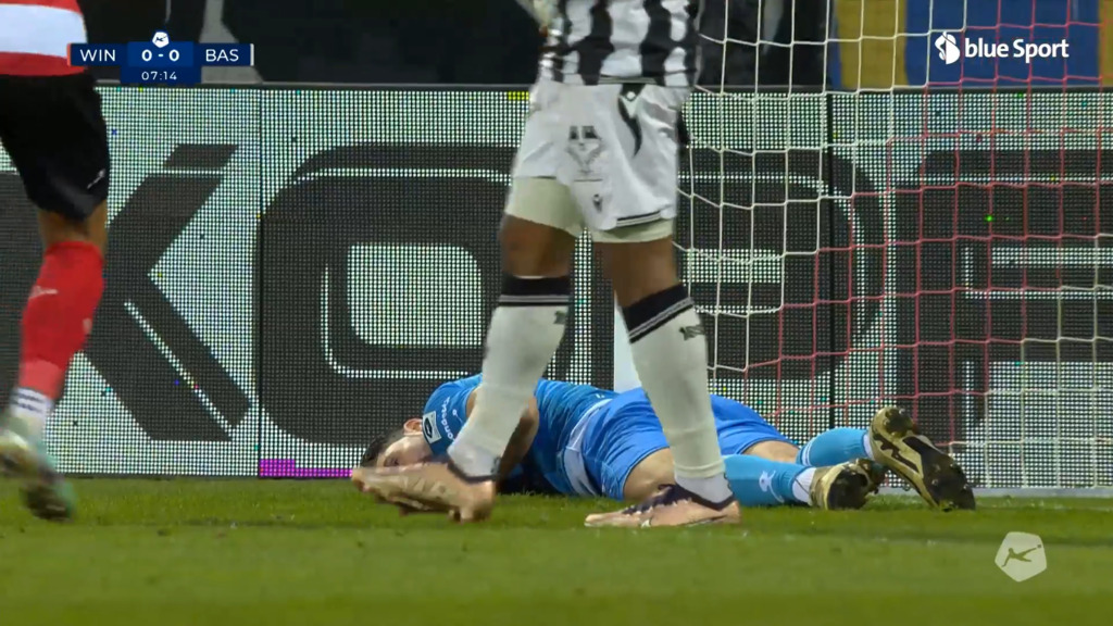 8. Minute: Erste Chance für den FC Basel