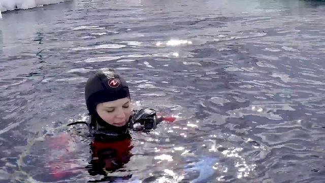 #MeinSee: Faszination Eistauchen – «Das Wasser ist so klar, dass man die Berge sehen kann»