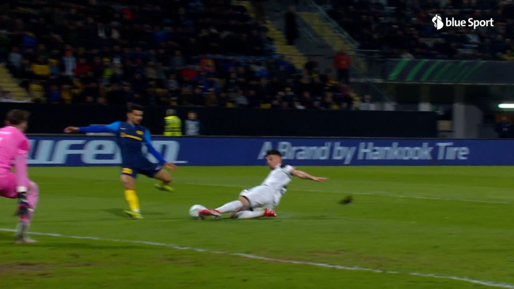 11. Minute: Hajdari wie Maldini zu seinen besten Zeiten