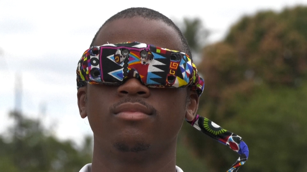 Hoffnung für Blinde: Student aus Mosambik entwickelt smarte Brille im Schlafzimmer