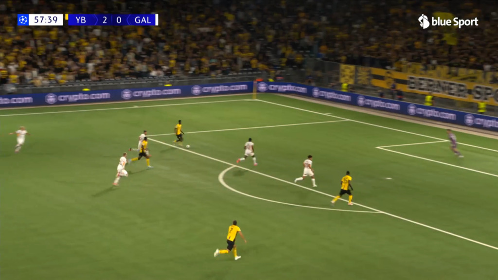 Colleys Abschluss klatscht an den Pfosten