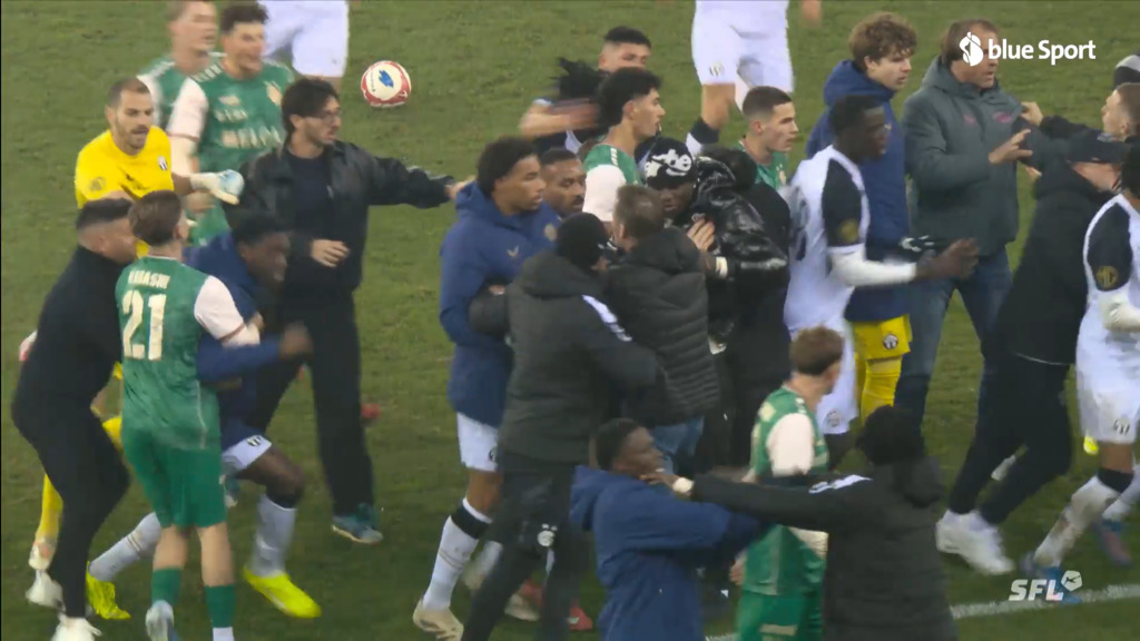 Nach dem Schlusspfiff kochen die Emotionen hoch im Zürcher Derby