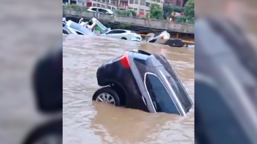 Südchina unter Wasser: Autos treiben durch Strassen, Tausende Menschen evakuiert