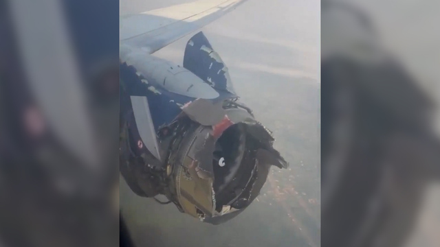 80 Personen unverletzt: Triebwerk explodiert – Boeing 737-700 muss notlanden