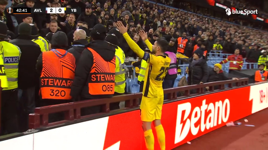 Situation in Birmingham eskaliert: YB-Fans werden aus dem Stadion abgeführt