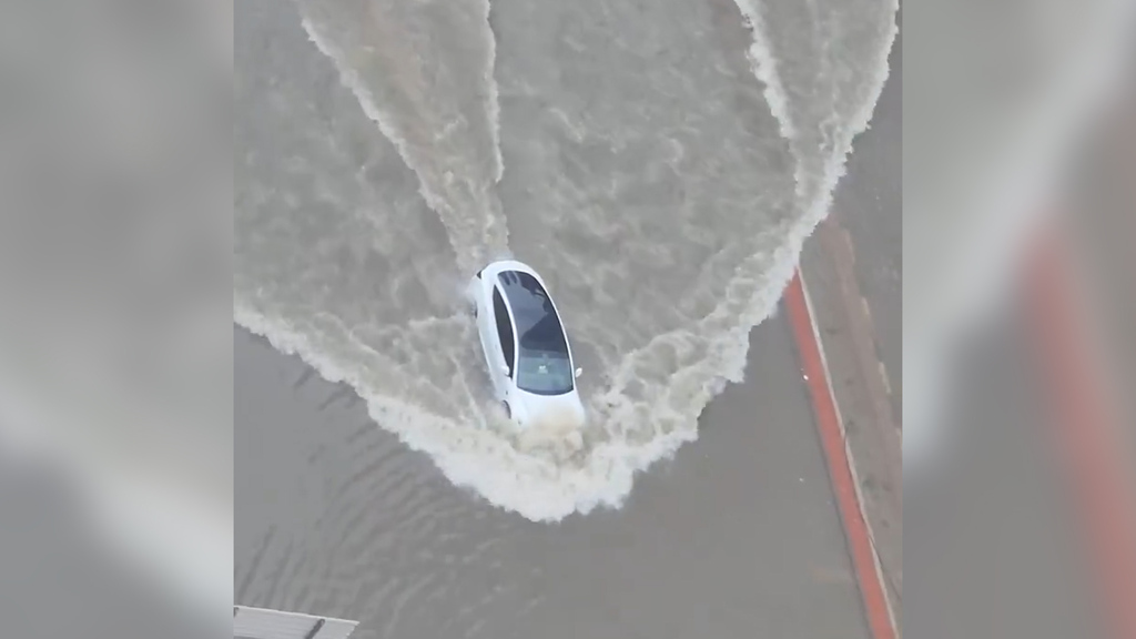 Etliche Strassen in Dubai überschwemmt