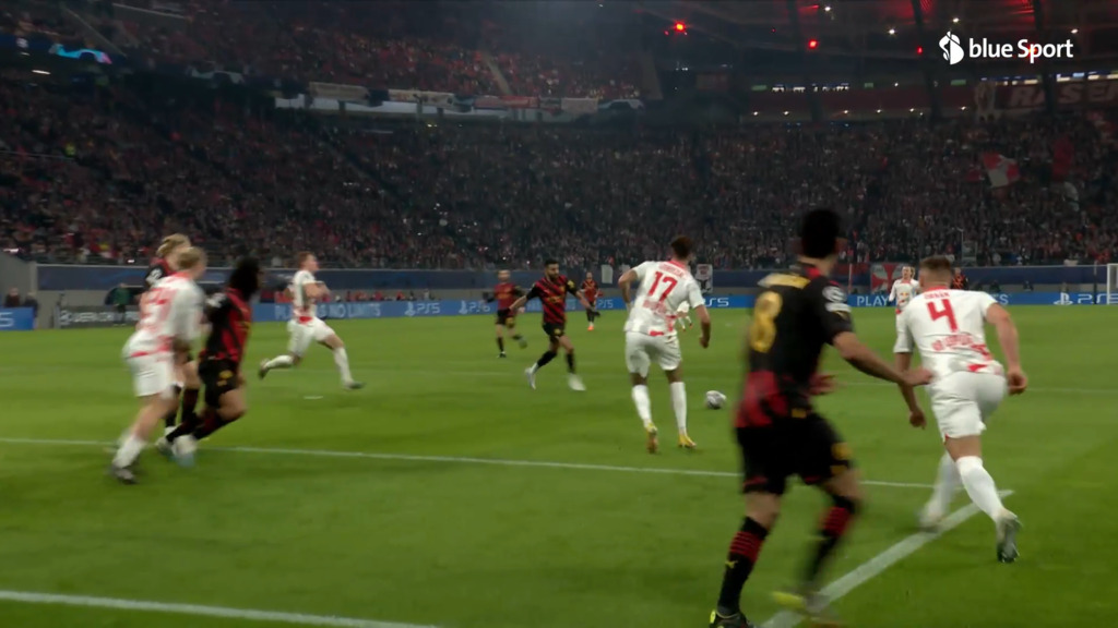 50. Minute: Mahrez hat das 2:0 für City auf dem Fuss