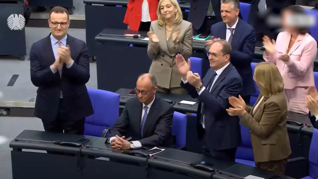 Im 2. Wahlgang geschafft: Merz offiziell Bundeskanzler 