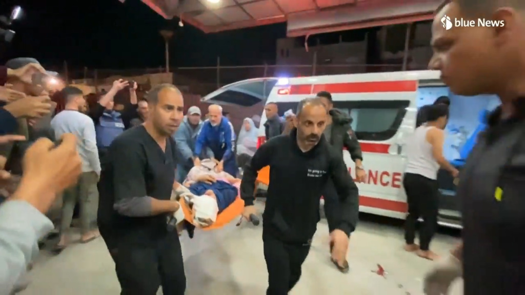 Frappes à Gaza : de nombreux blessés affluent à l'hôpital