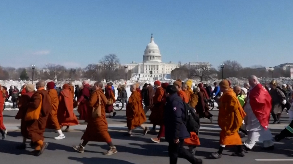3700 Kilometer in 109 Tagen: Buddhistische Mönche marschieren für den Frieden