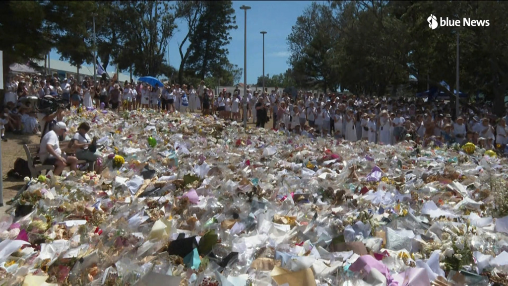 Attentat de la plage de Bondi: l'Australie observe une minute de silence