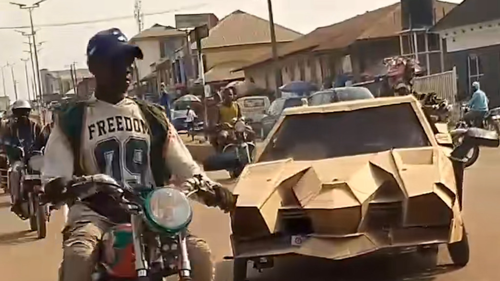 Lamborghini aus Pappe geht viral: Der unförmige Nachbau einer Luxuskarre steht für ein Phänomen