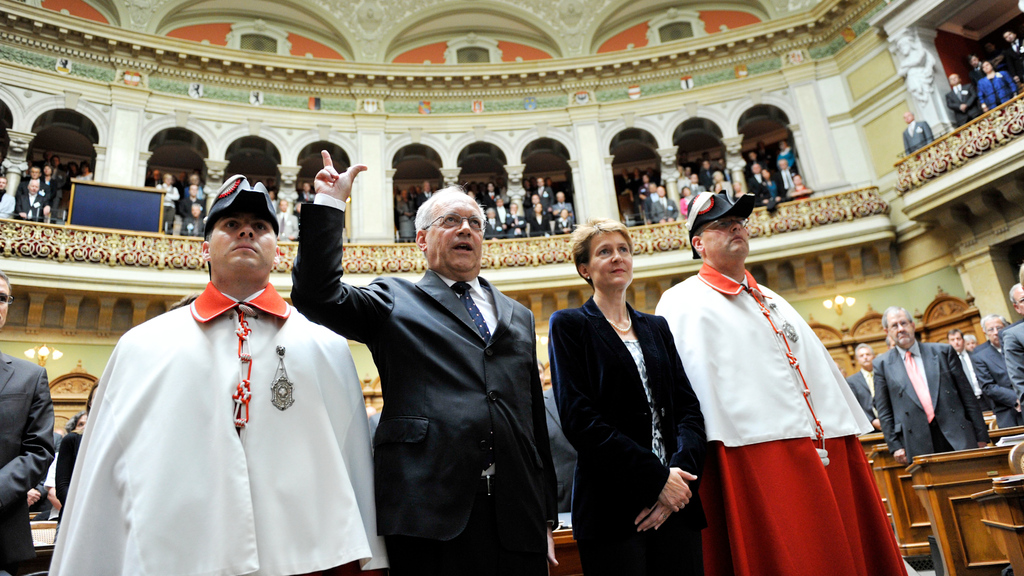 Besondere Bundesrats-Momente: Schwören die echt auf Gott? Wie viele Frauen folgten auf Kopp?