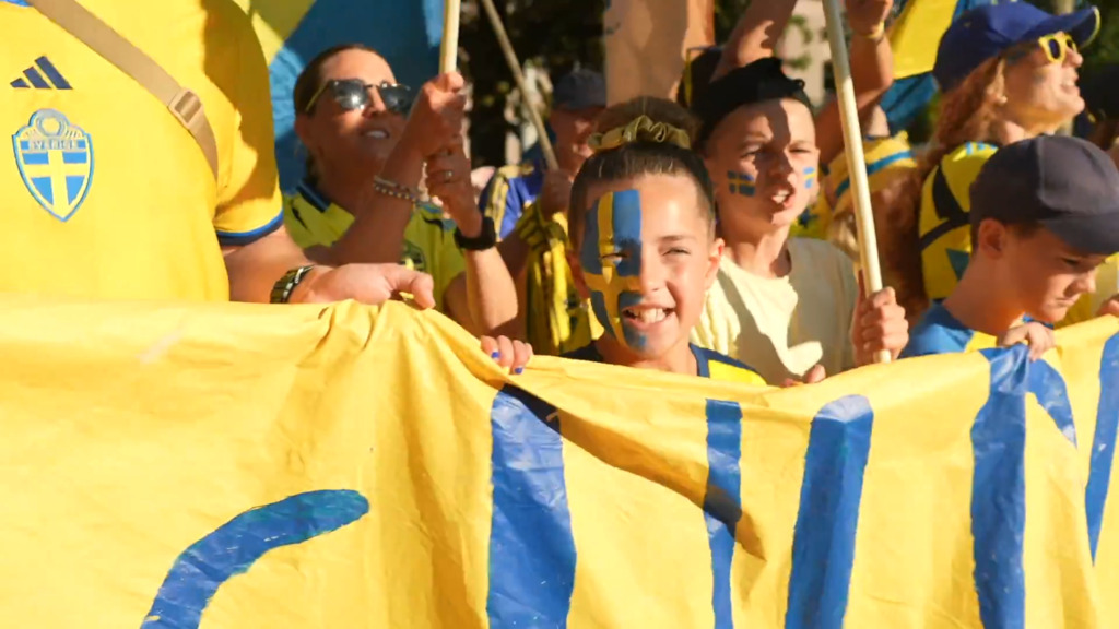 Ferveur à Zurich : une marée de supporters suédois et anglais défile