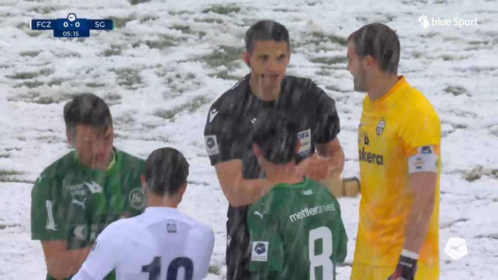 5. Minute: Spiel muss unterbrochen werden