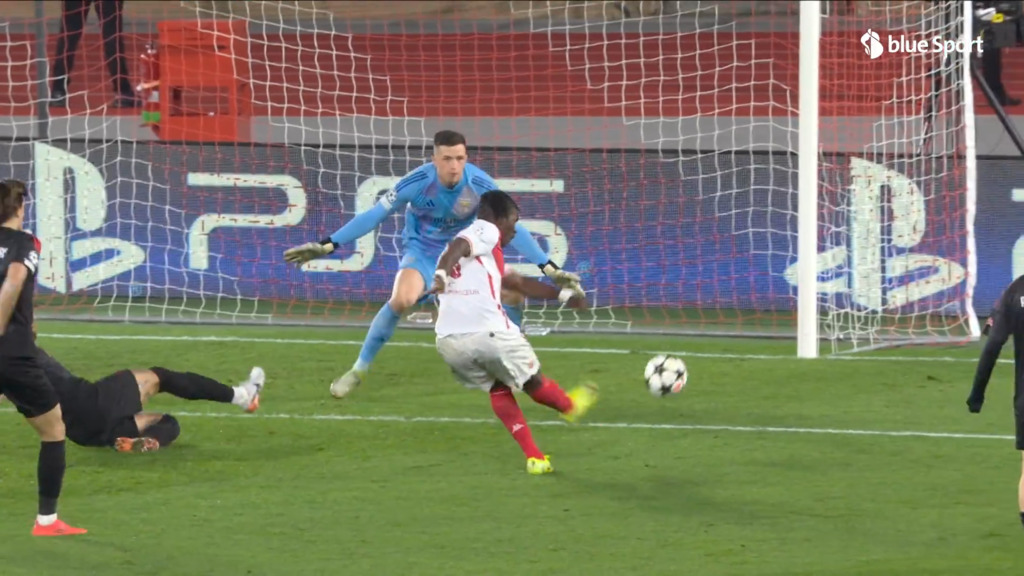 Embolo trifft nur den Pfosten